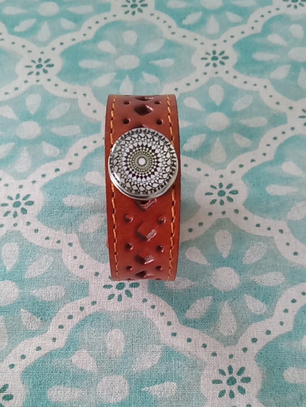 Unisex Leather Snap Bracelet with Silver Decorative Button